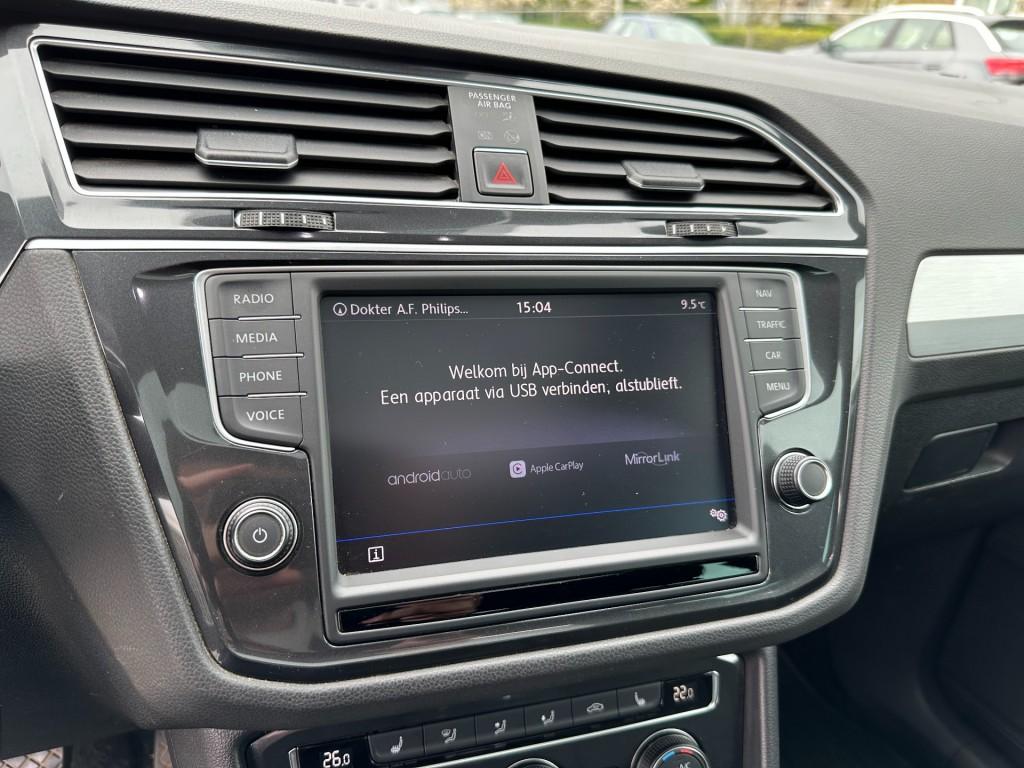 Volkswagen Tiguan 1.4 tsi act connected series r-line panoramadak trekhaak 