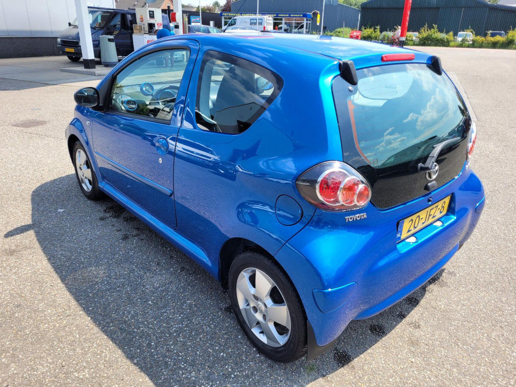 Toyota Aygo 1.0-12v dynamic blue airco