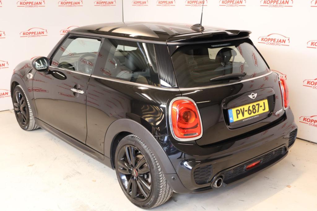 Mini Cooper 1.5 chili serious business nl auto, jcw in en exterieur, stoelv