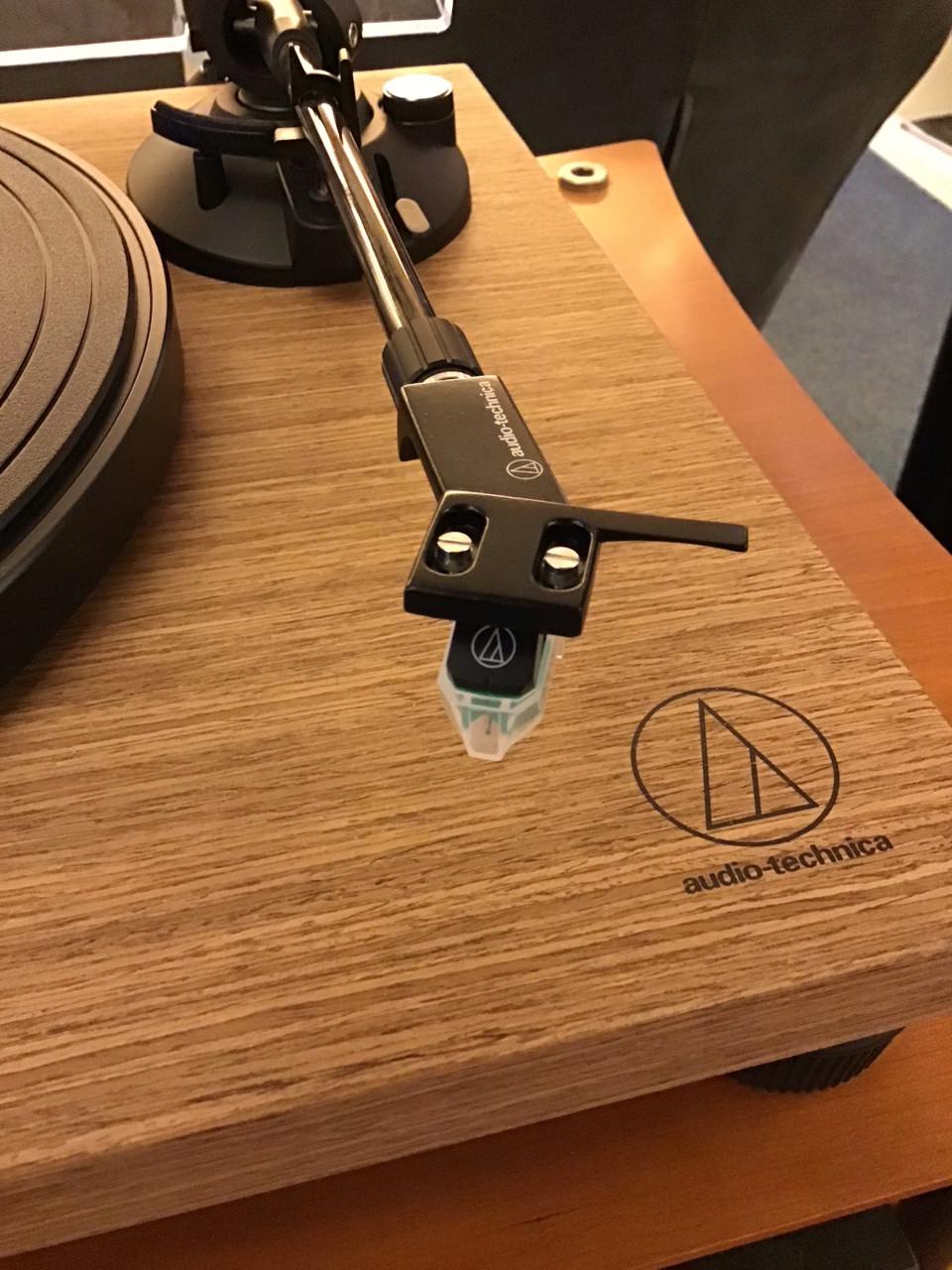 Bent U op zoek naar een platenspeler???