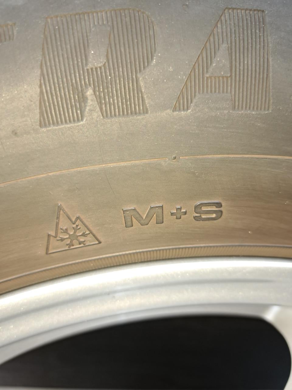 Winterbanden 215-65-16 voor nissan