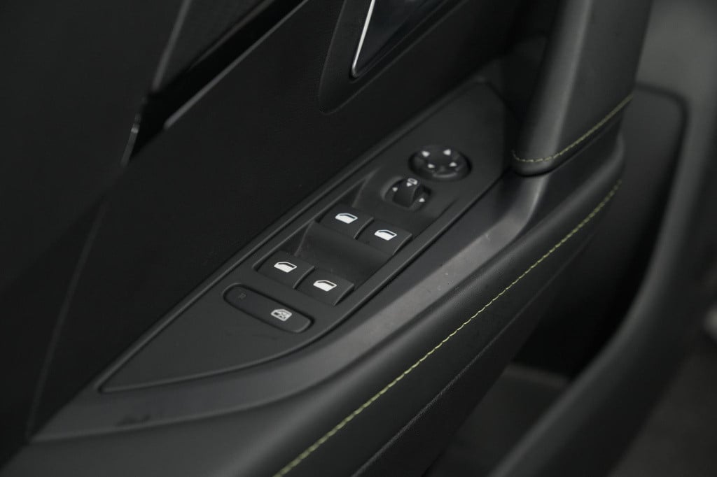 Peugeot 208 puretech 100 gt | camera | navigatie | apple carplay | parkeers