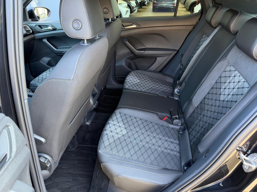 Volkswagen T-cross 1.5 tsi 150pk dsg r-line | camera | trekhaak | navi | iq