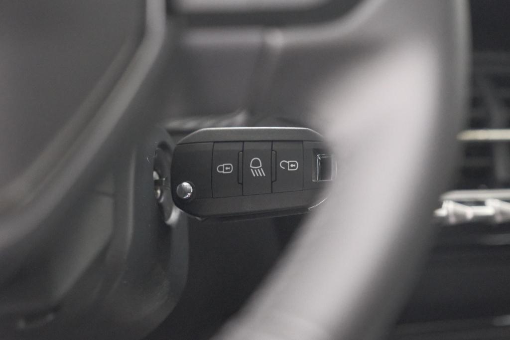 Peugeot 208 1.2 hybrid 110 e-dcs6 style | direct leverbaar | apple carplay 