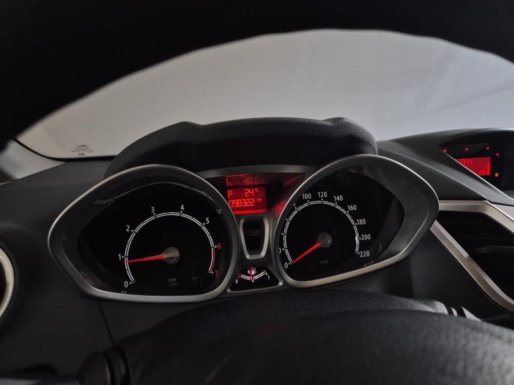 Ford Fiesta 1.4 titanium / automaat / origineel nl