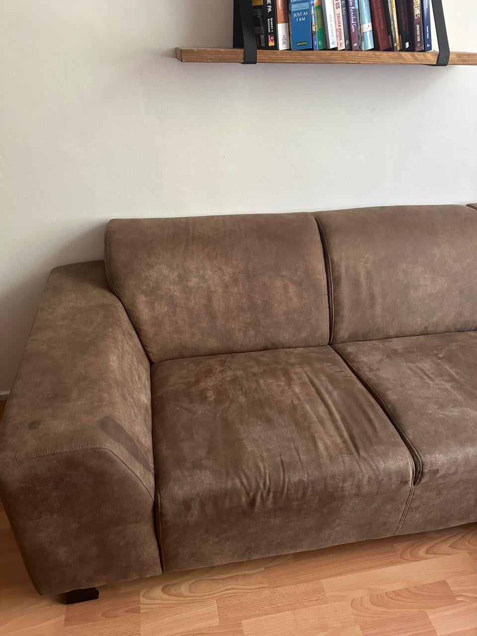 Ruime hoekbank te koop-170 euro.