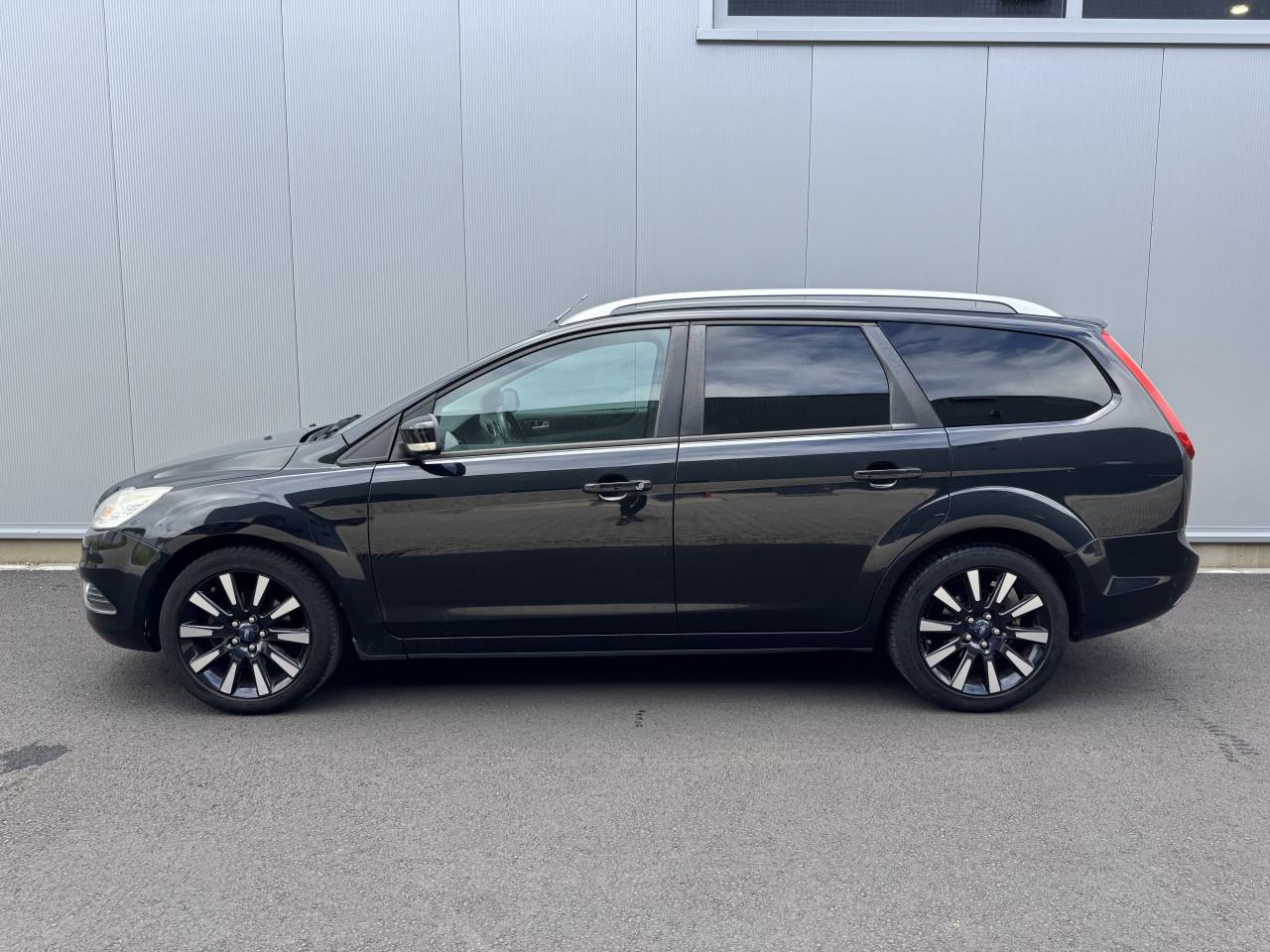 Ford Focus 1.6 Ghia black magic edition!