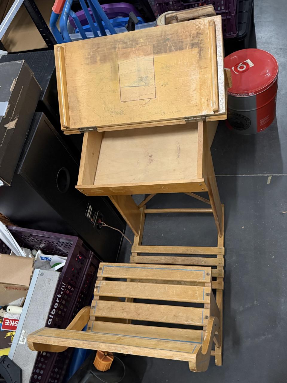 Schoolbankje met klep