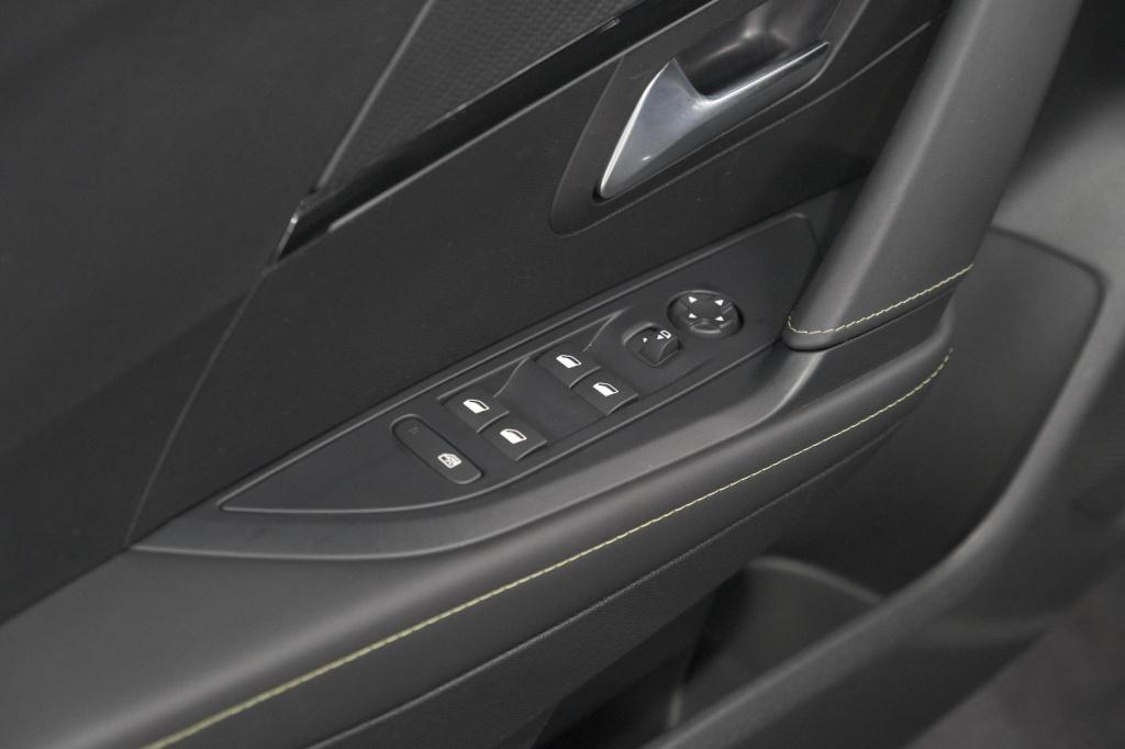 Peugeot 208 1.2 hybrid 145 e-dcs6 gt | alcantara pakket | camera | apple ca