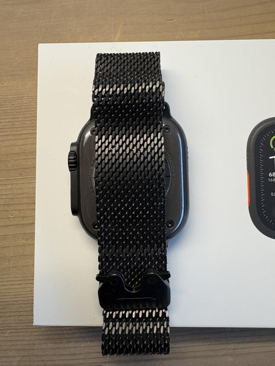 Apple Watch Ultra 2, 49 mm, Milanese Loop Carbon Neutraal 100%