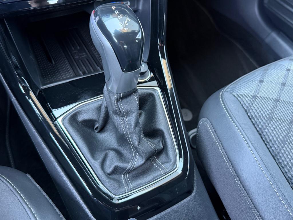 Volkswagen T-cross 1.5 tsi 150pk dsg r-line | camera | trekhaak | navi | iq