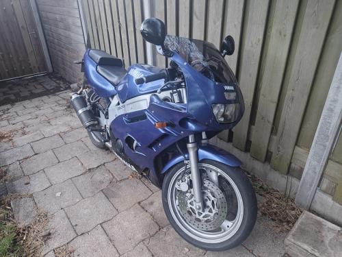 Yamaha FZR 600