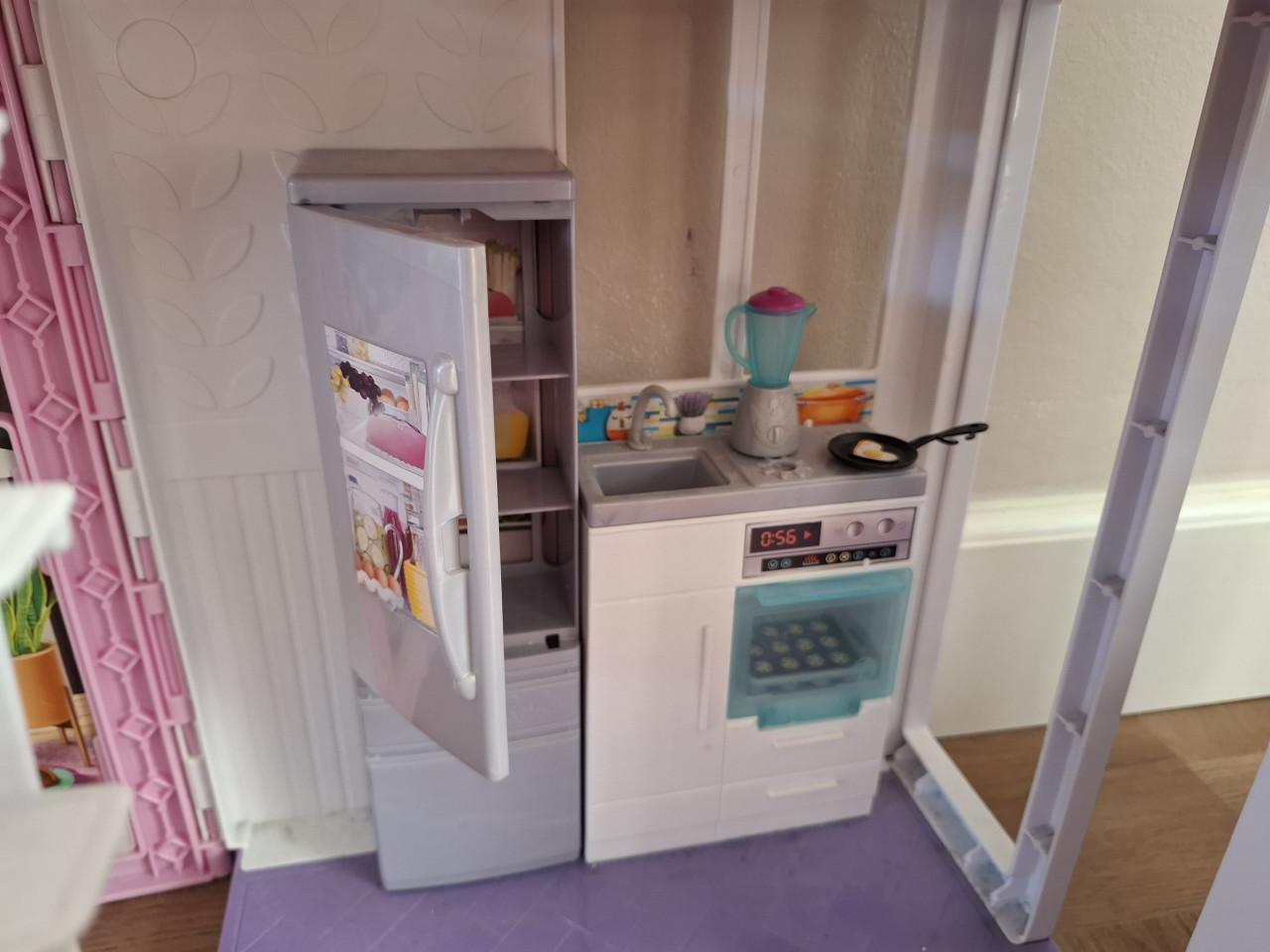 Barbie Malibu huis met meubels en 25+ accessoires 70 cm hoog