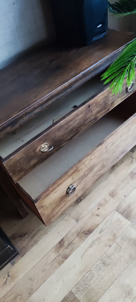 Houten ladekast / TV kast met 2 grote laden o.a. evt. voor CD's /DVD's