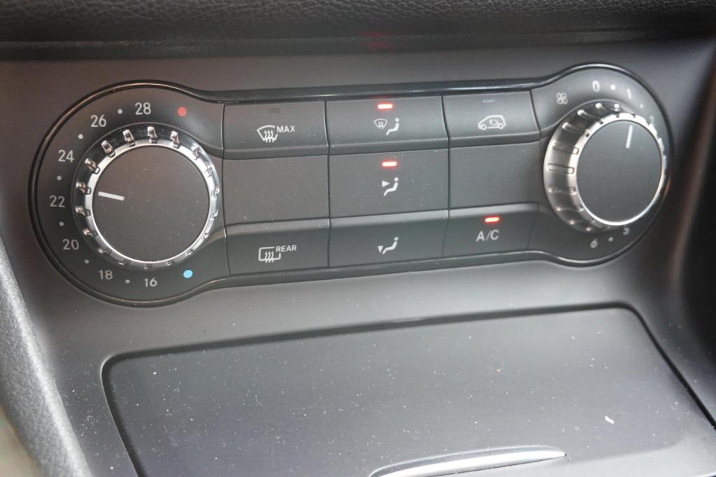 Mercedes-Benz Cla shooting brake 180 orangeart edition