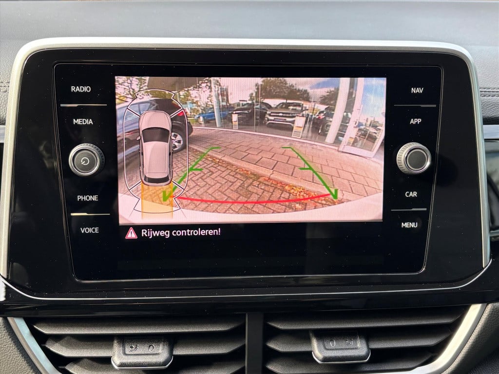 Volkswagen T-roc 1.5 tsi 150pk 7-dsg r-line|dode hoek|carplay| elek klep| r