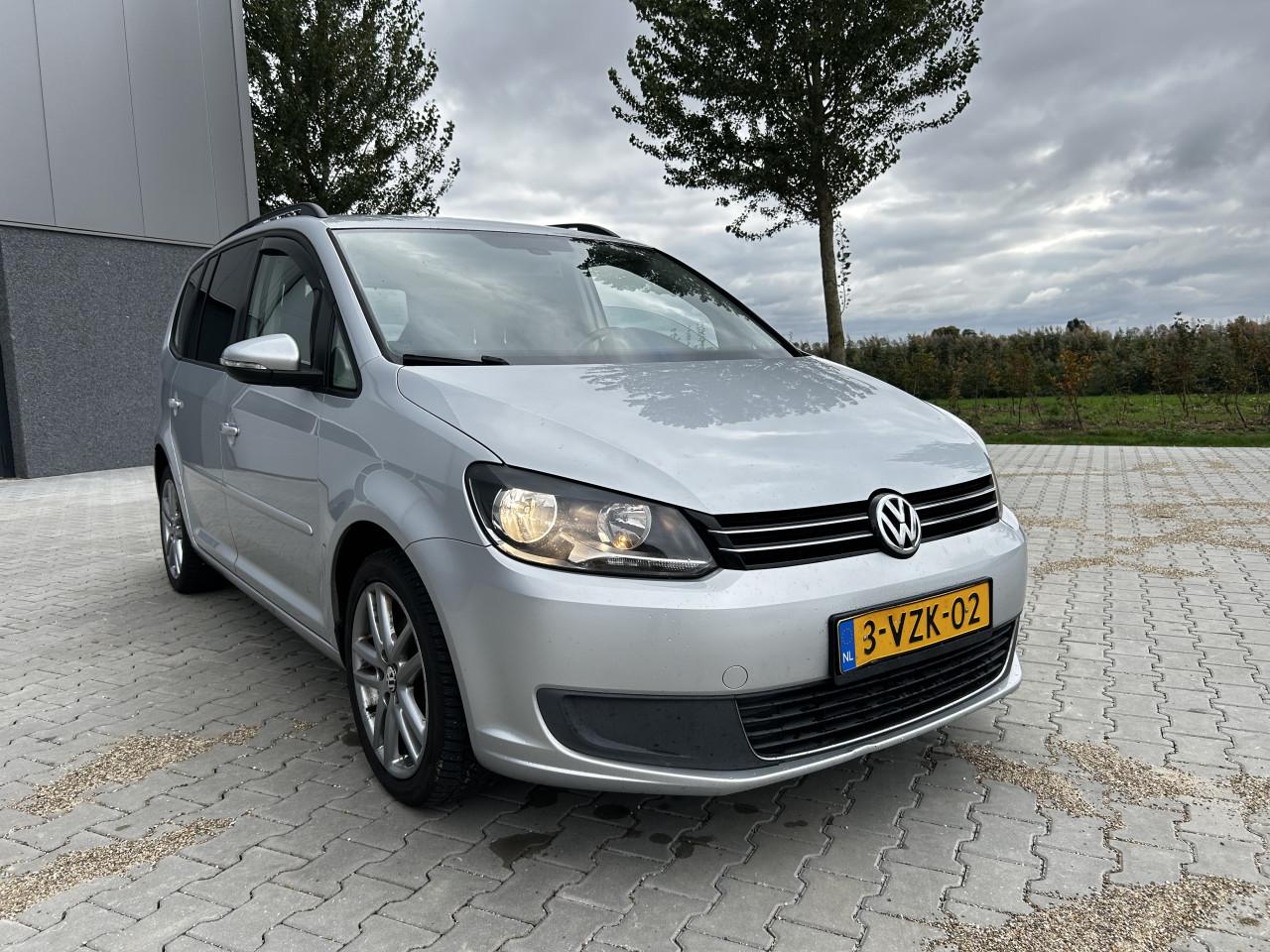 Volkswagen Touran 1.6 TDI/Virtual cockpit/DSG/GRIJS KENTEKEN