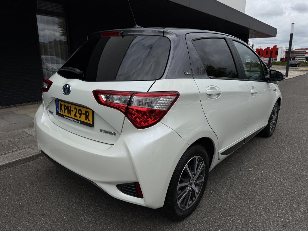 Toyota Yaris 1.5 hybrid - luxe y20 uitvoering - parelmoer wit -