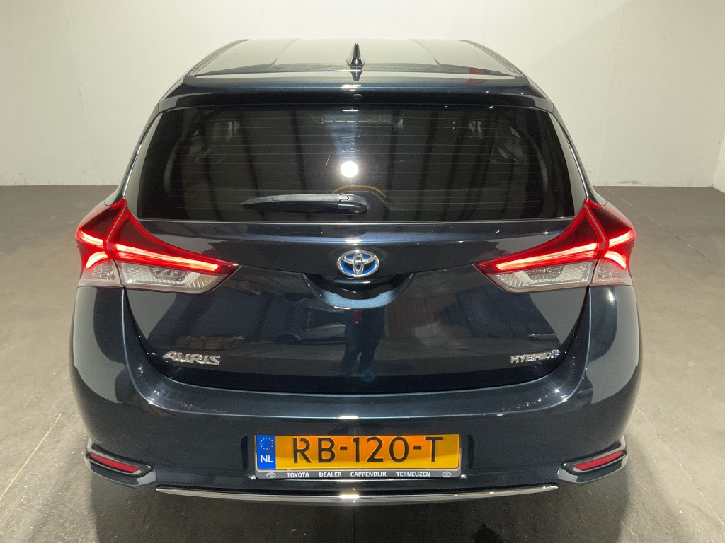 Toyota Auris 1.8 hybrid dynamic go