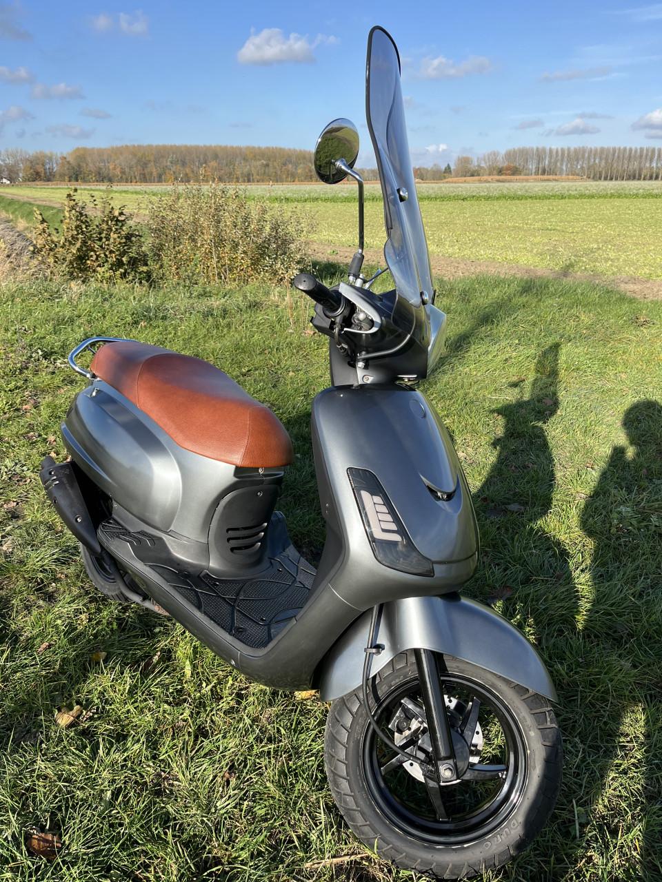 Mooie Sym Fiddle ( blauw kenteken )