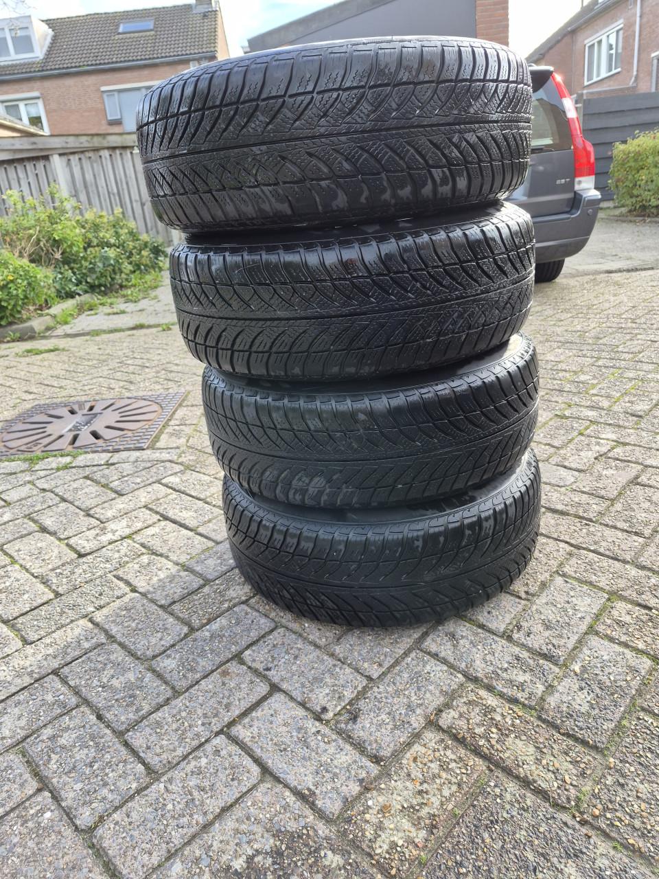 BMW velgen met runflat goodyear ultra grip winterbanden