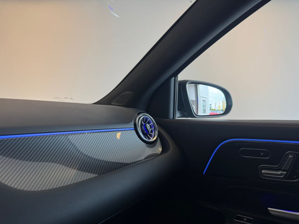 Mercedes-Benz Gla-klasse 180 business solution amg