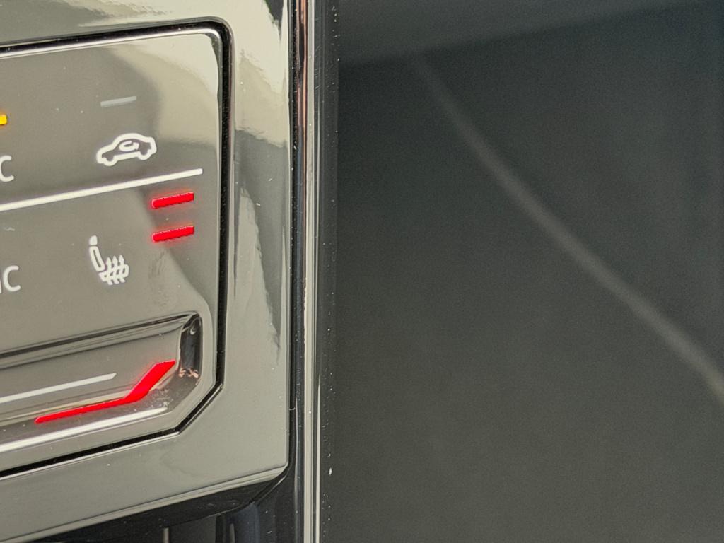 Volkswagen T-cross 1.5 tsi 150pk dsg style | trekhaak | led gril | camera |