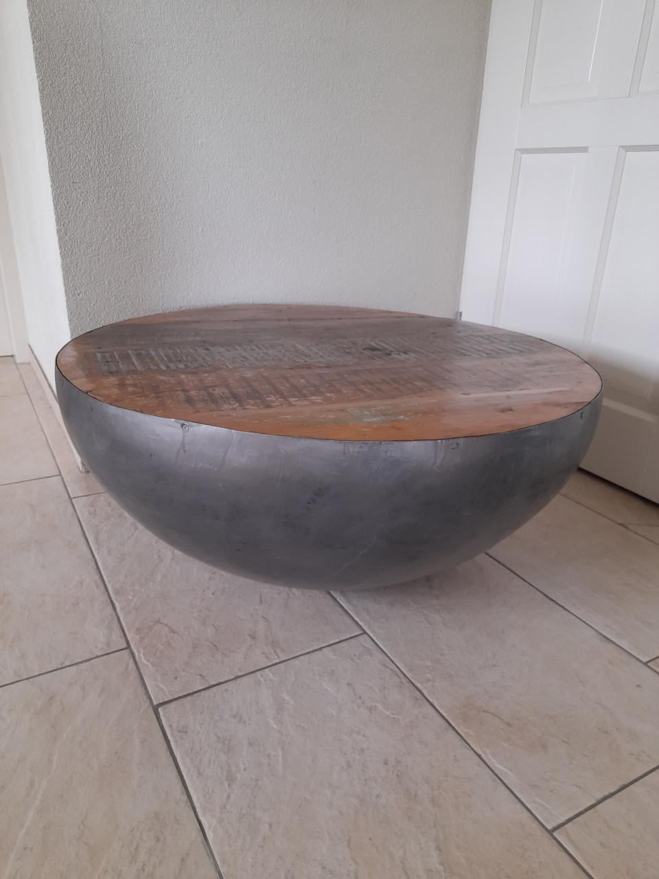 Super gave  design salon tafel 90 x 40H ( in goede nette staat)