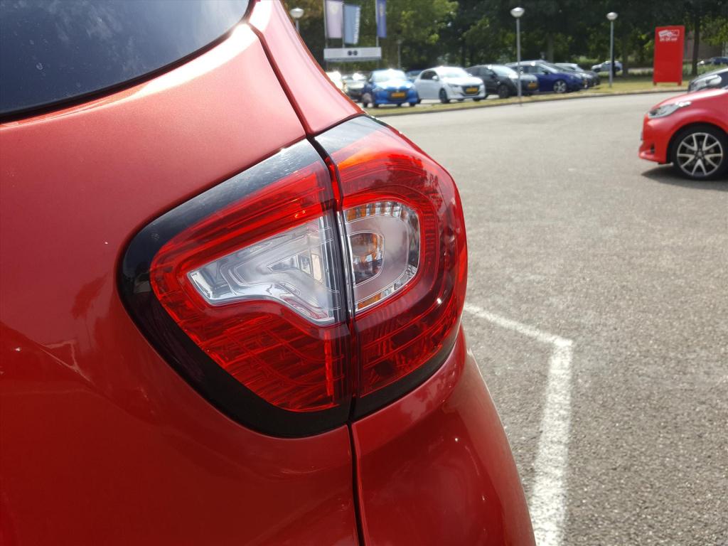 Renault Captur tce 120pk edc helly hansen | navigatie | trekhaak | bluetoot