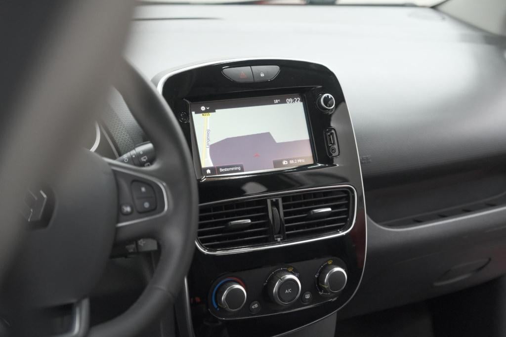 Renault Clio tce 90 limited | trekhaak | parkeersensoren | navigatie