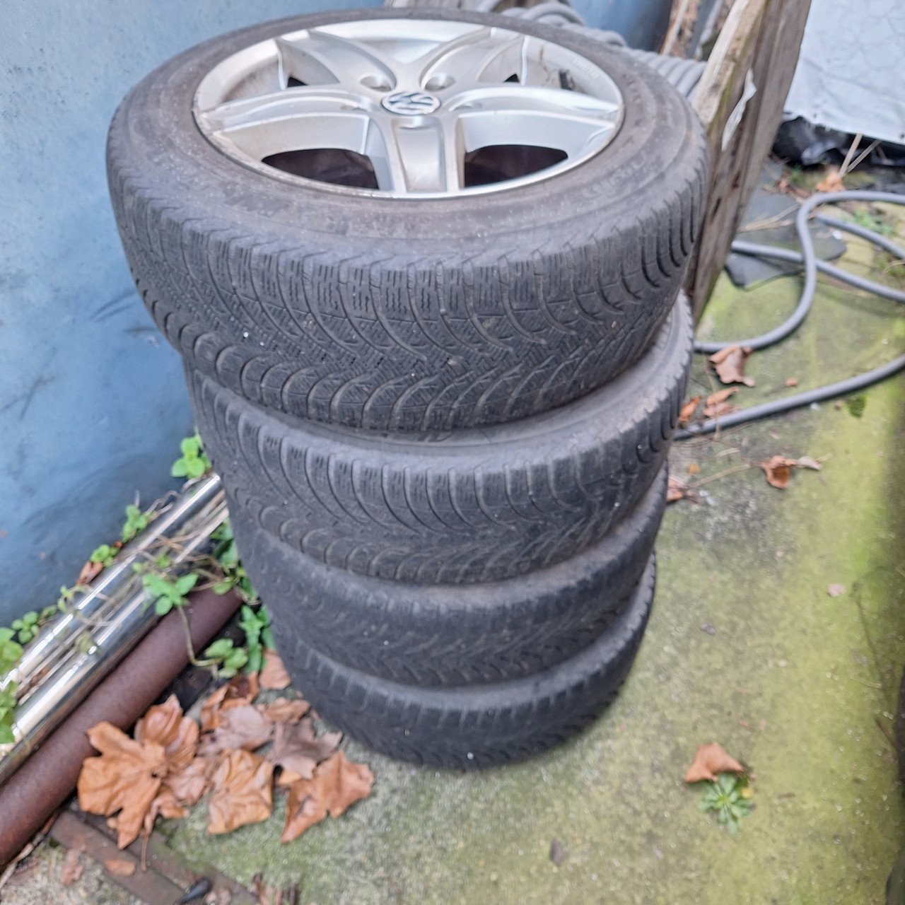 Set van 4 lichtmetalen velgen met winterbanden voor o.a. VW Touran