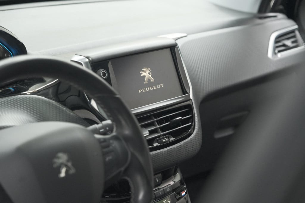 Peugeot 2008 puretech 110 allure | panoramadak | navigatie | camera | parke