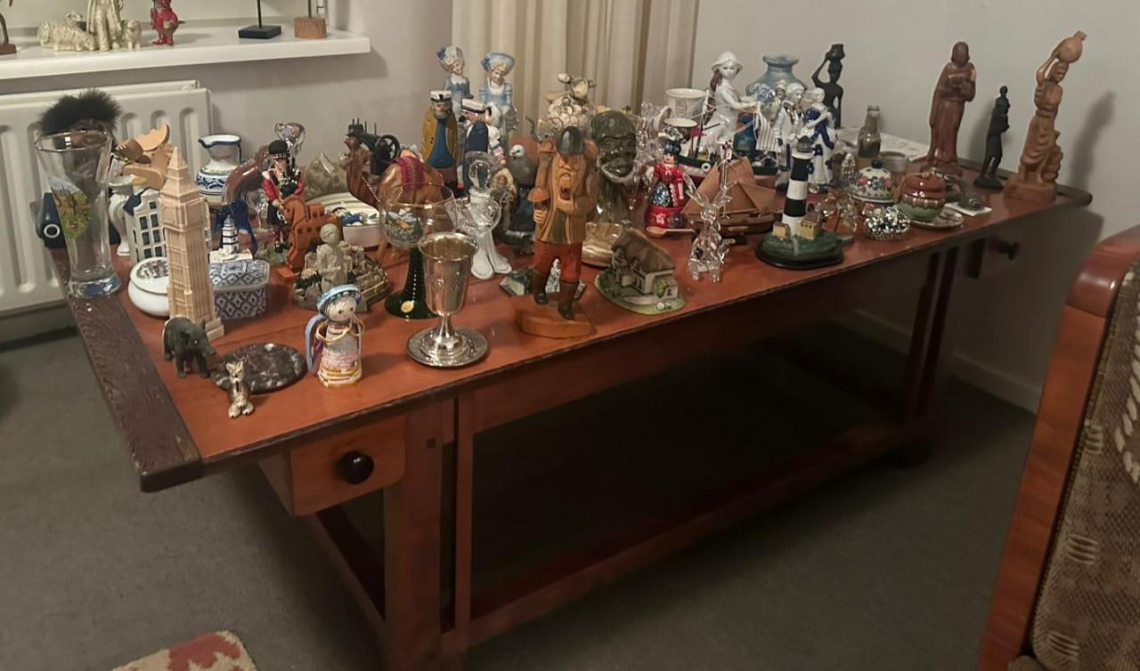 Bank, tafel en kastje in Shaker-stijl