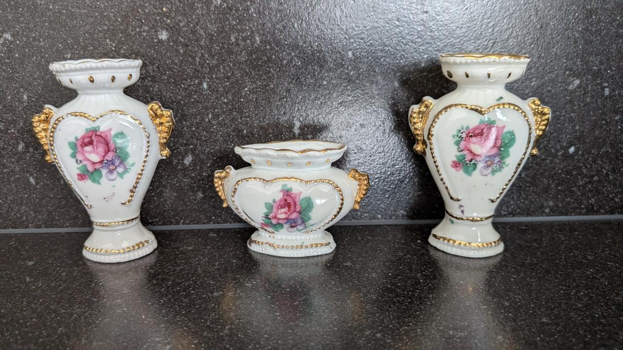 Antieke driedelige set Duitse porseleinen miniatuur vaasjes - Germany 3109