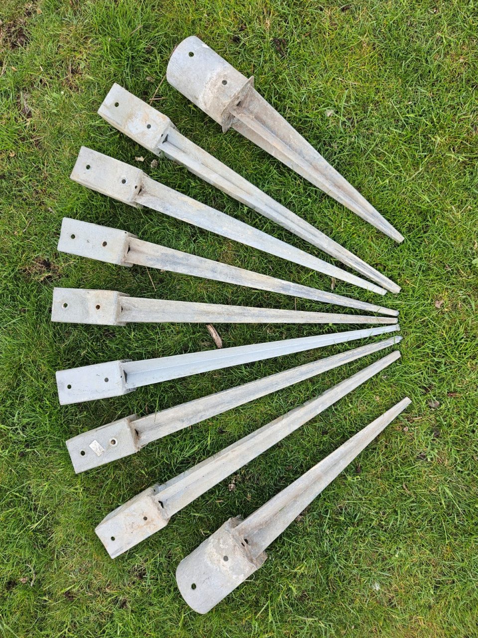 Paalhouder, Grondanker voor tuinscherm of schuttingpalen 9 stuks.