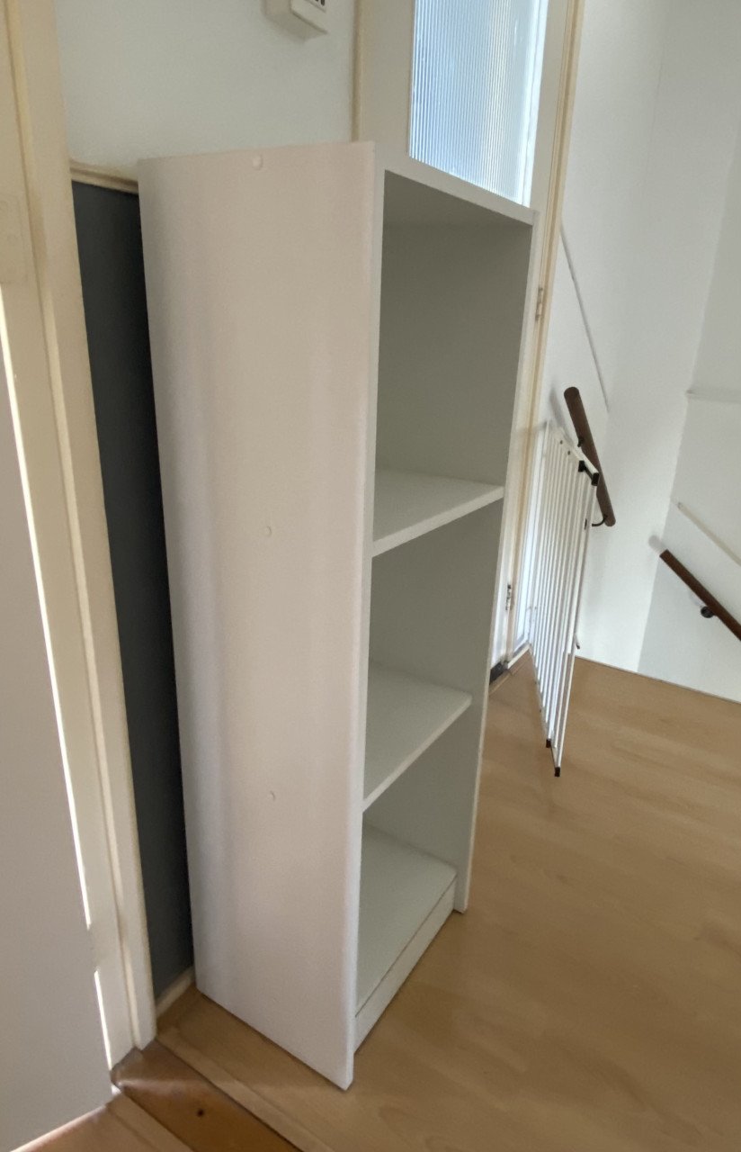 Witte kast met drie vakken