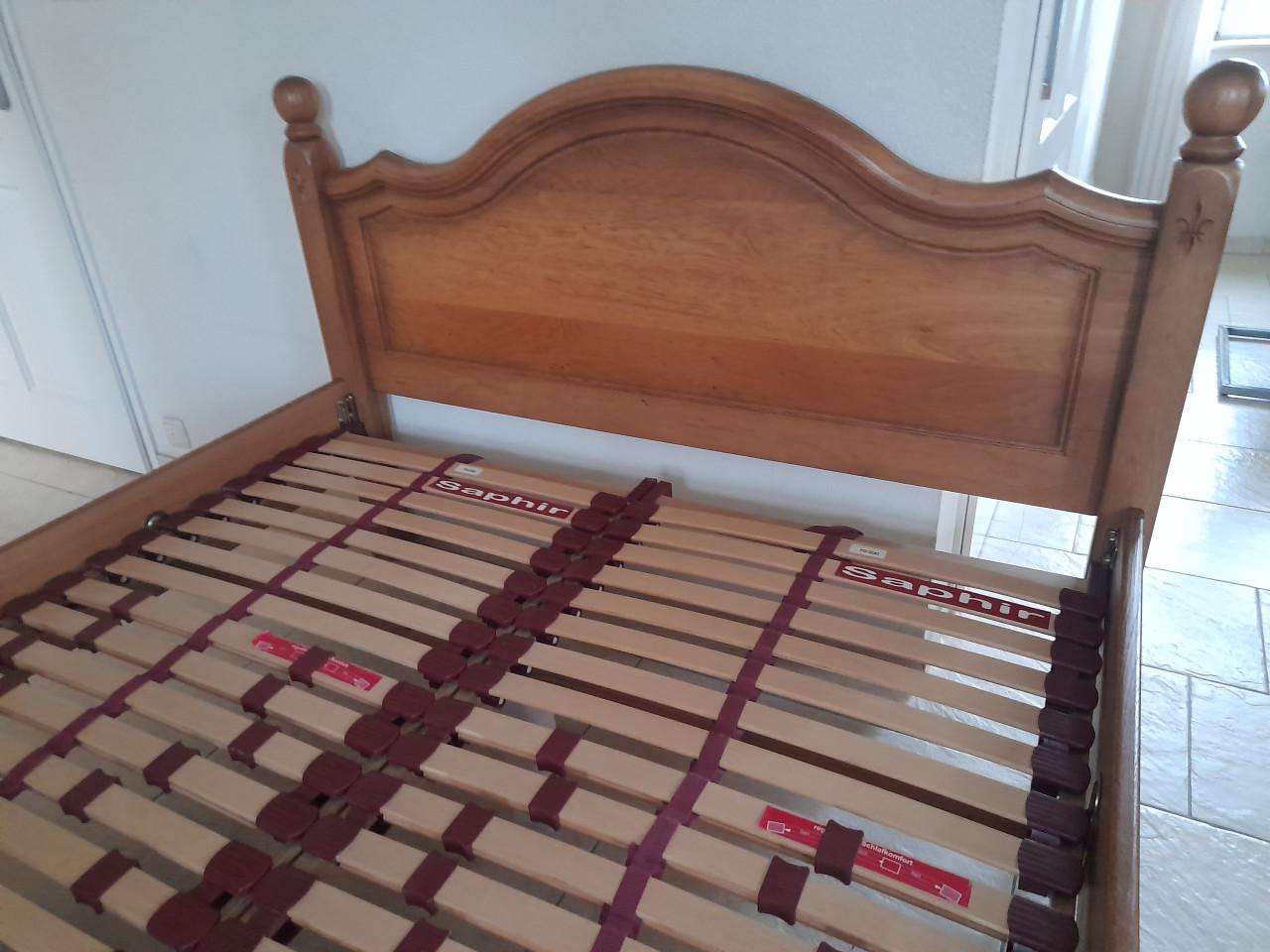 140 x 200 Massief houten bed ( in goede staat )