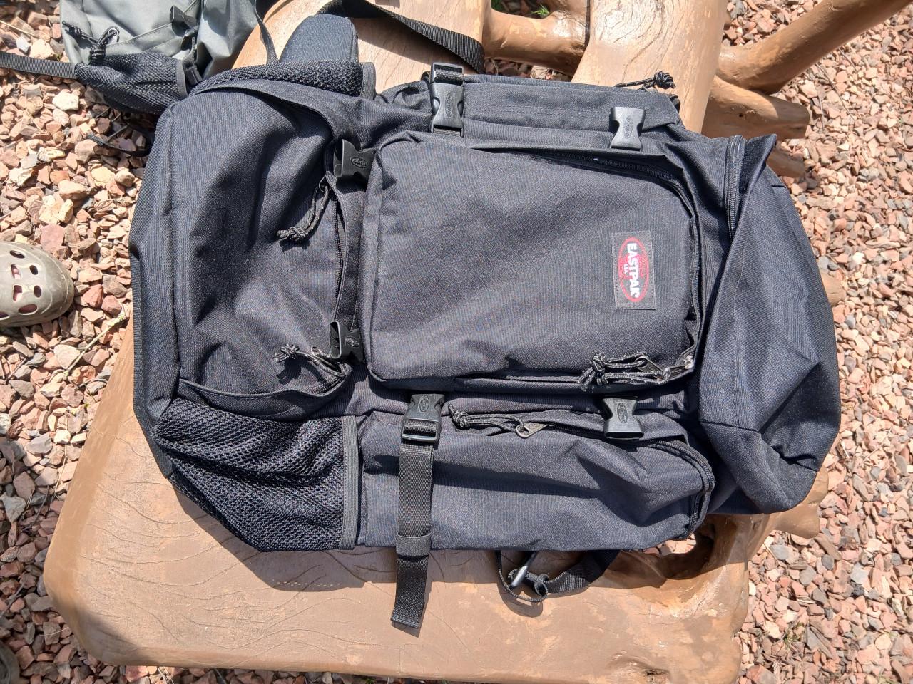 2 rugtassen eastpak suplyer