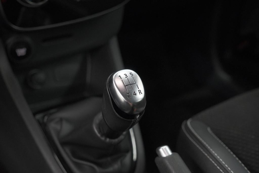 Renault Clio estate tce 90 intens | navigatie | parkeersensoren | climate c