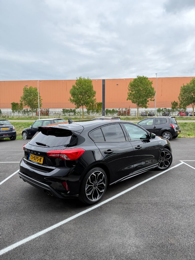 Ford Focus 1.0 ecoboost st line business