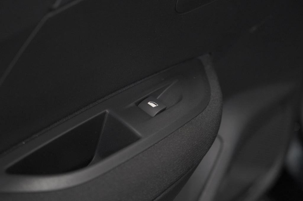 Peugeot 2008 puretech 130 active | camera | apple carplay | parkeersensoren