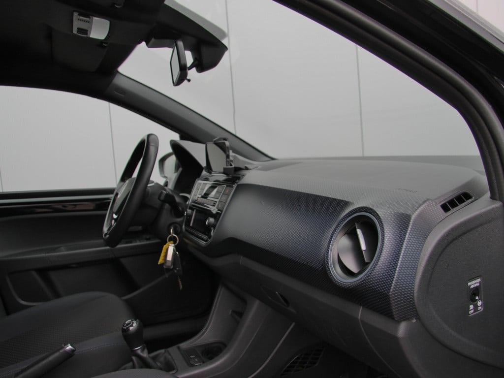 Volkswagen UP! active 5drs. clima | cruise | camera | vol!