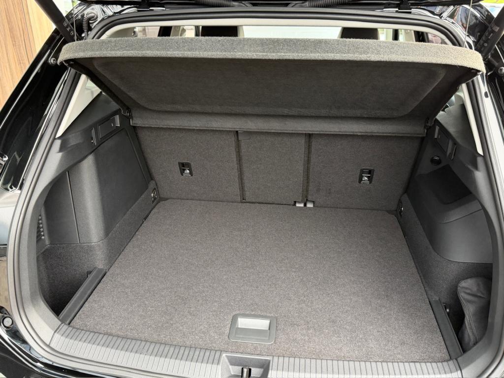 Volkswagen Tiguan 1.5 ehybrid elegance | trekhaak | 360 camera | dode hoek 