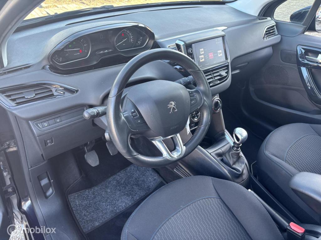 Peugeot 208 1.2 puretech signature 110pk