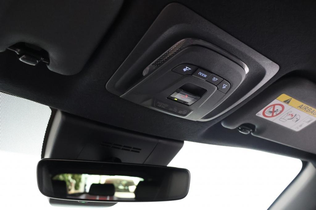 Toyota Corolla Cross 2.0 hybrid 200 first edition | trekhaak | nl auto
