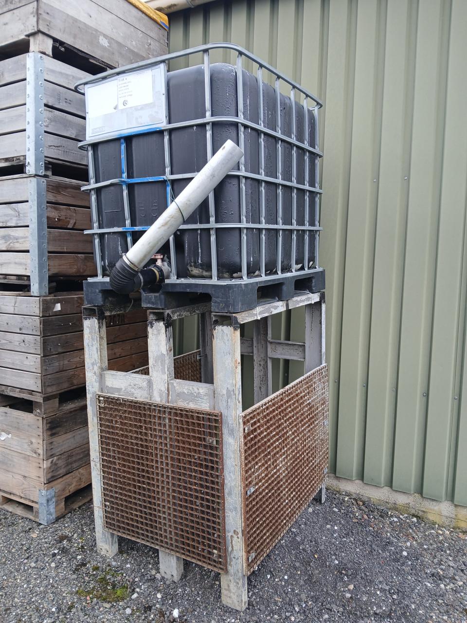 Ibc vat op stellage