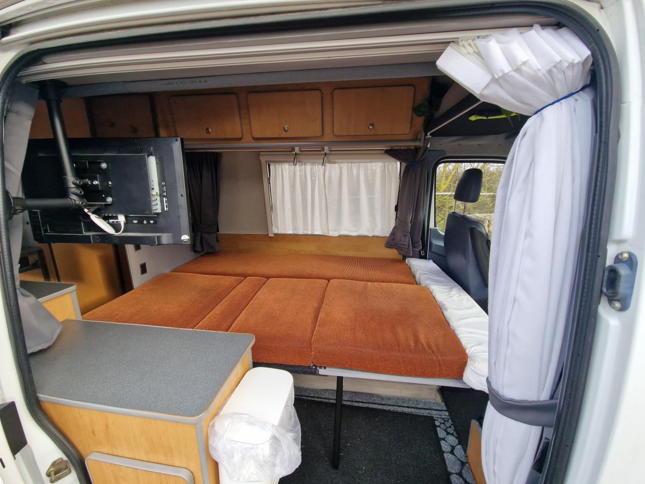 Mercedes sprinter buscamper la strada