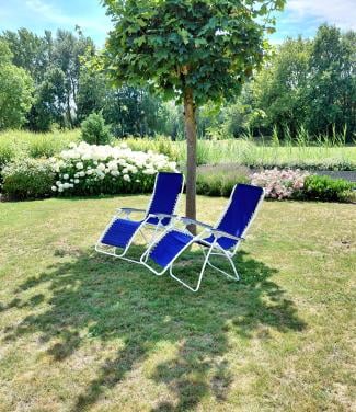 Twee Lafuma relax-stoelen, comfortabel liggen en zitten.