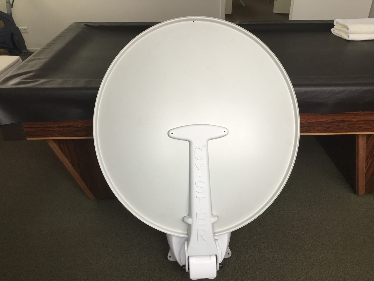 Oyster 85cm volautomatische satelietschotel