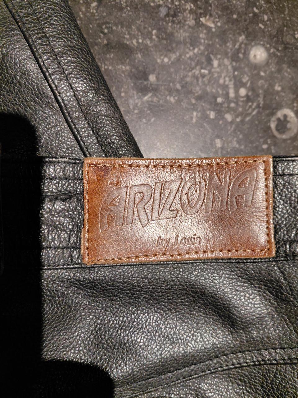 Zwarte leren Motor broek van het merk Arizona by Louis.
